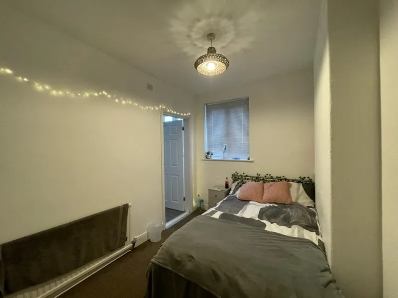 4 bed // All Ensuite House // July 2026 - Image 3